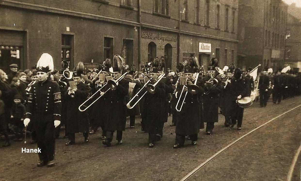 1943 chrop.jpg